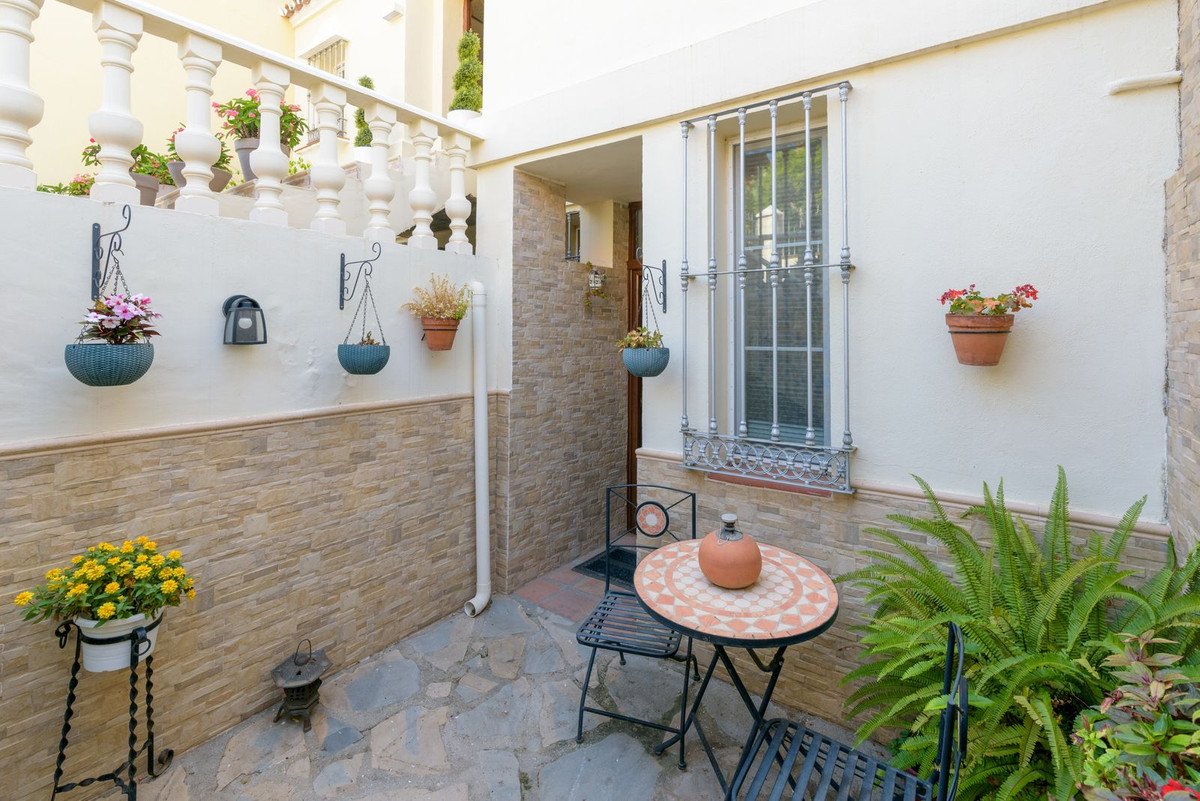 5 Bed Townhouse in Estepona