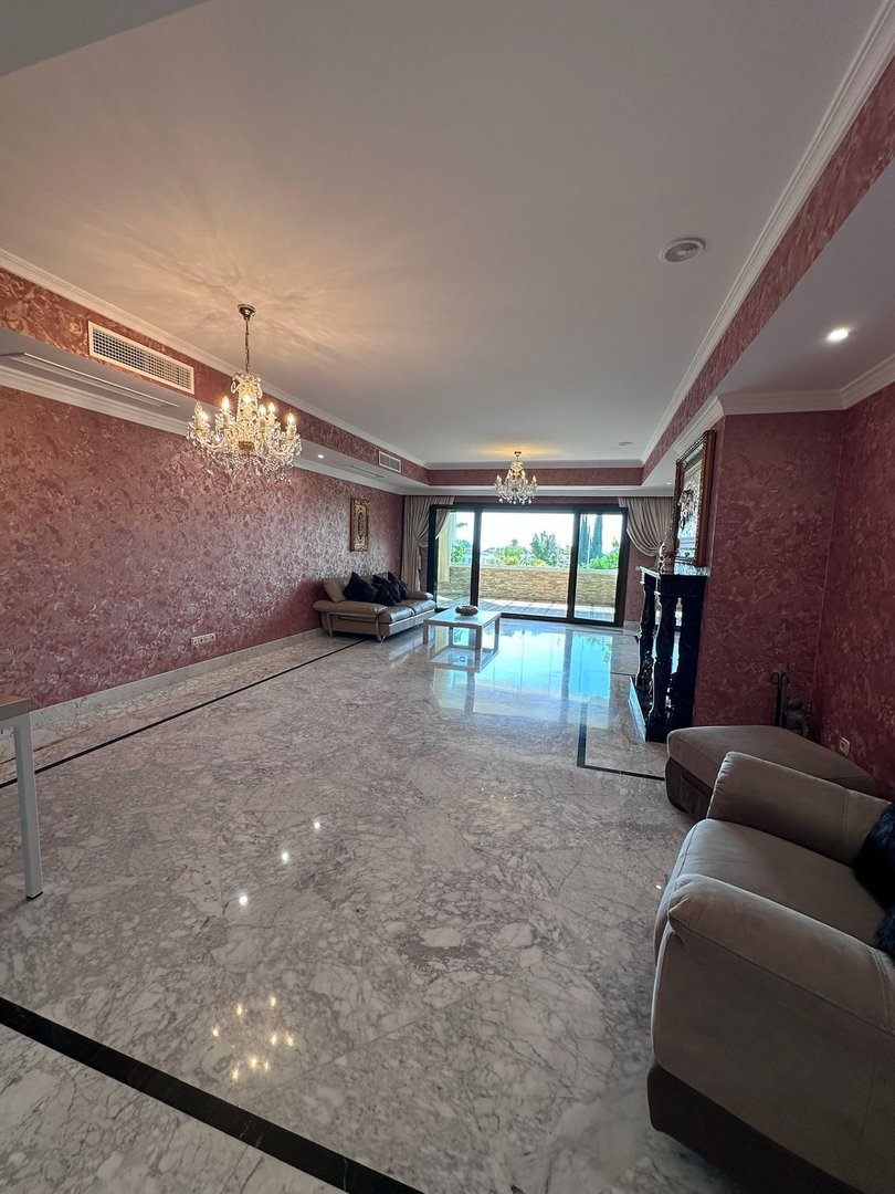 4 Bed Middle Floor Apartment in The Golden Mile