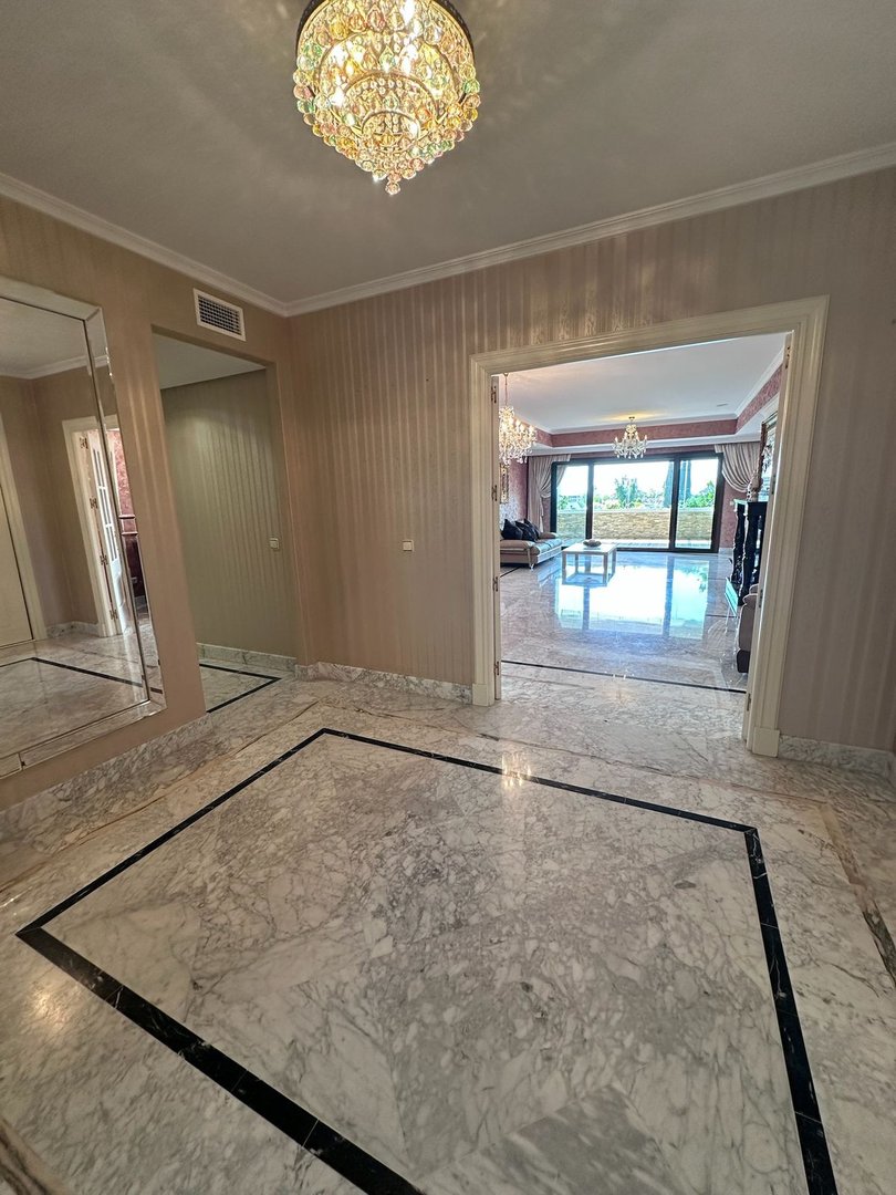 4 Bed Middle Floor Apartment in The Golden Mile