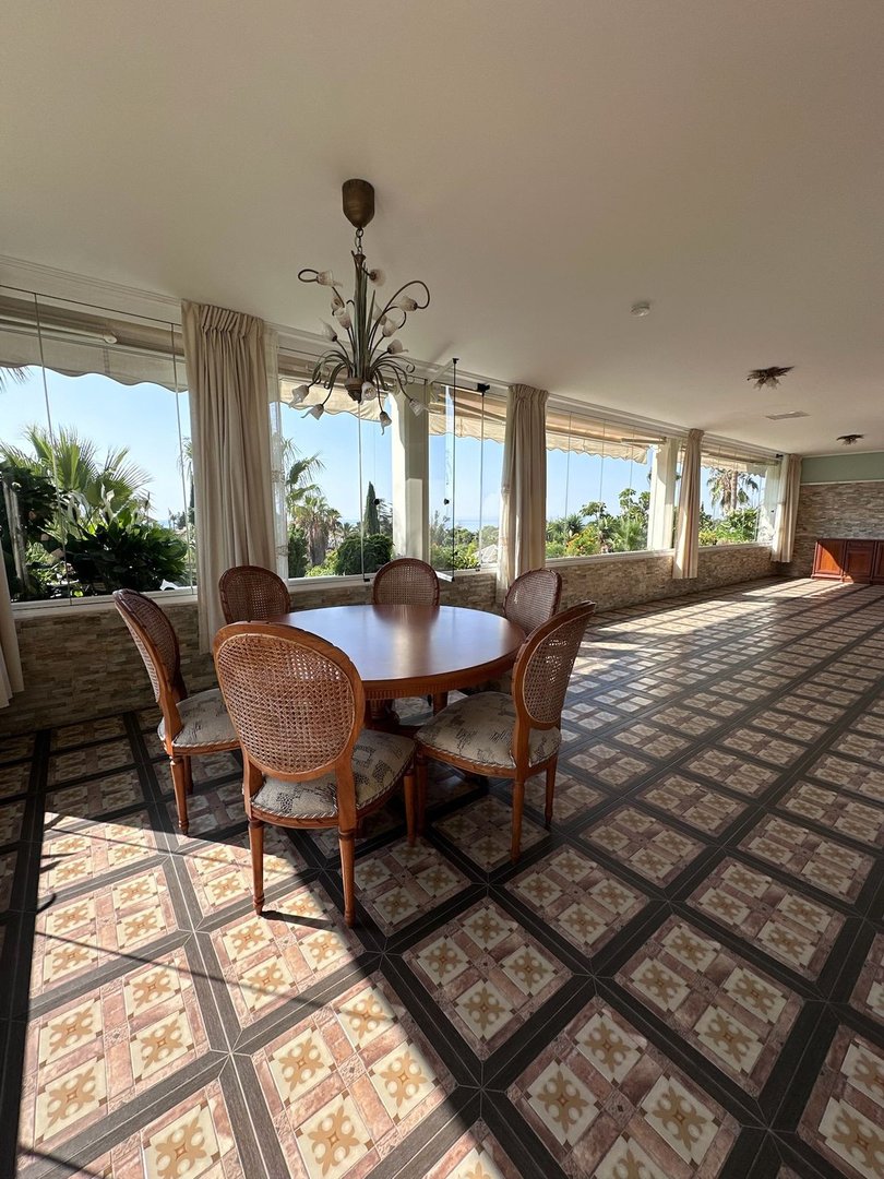 4 Bed Middle Floor Apartment in The Golden Mile