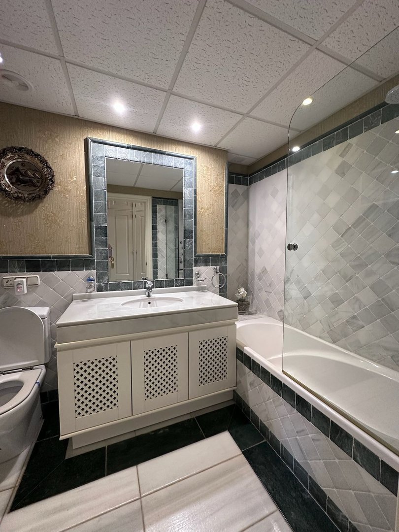 4 Bed Middle Floor Apartment in The Golden Mile