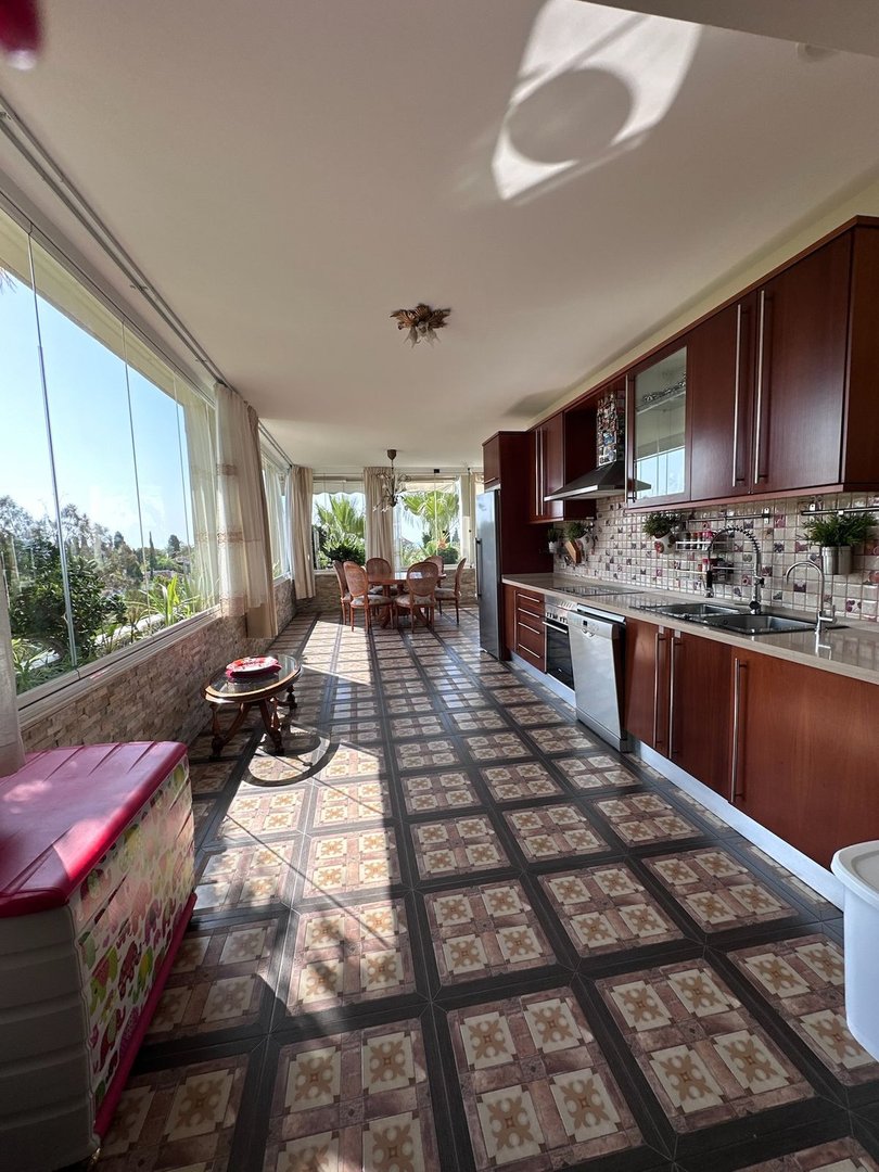 4 Bed Middle Floor Apartment in The Golden Mile