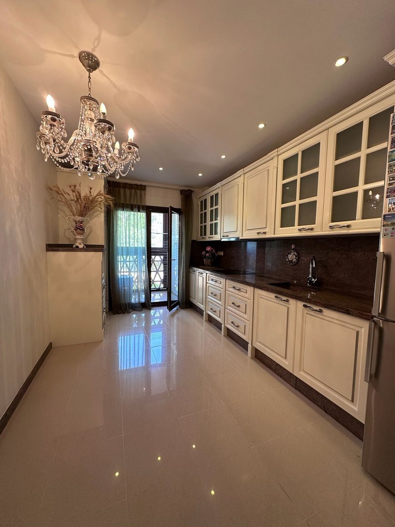 4 Bed Middle Floor Apartment in The Golden Mile