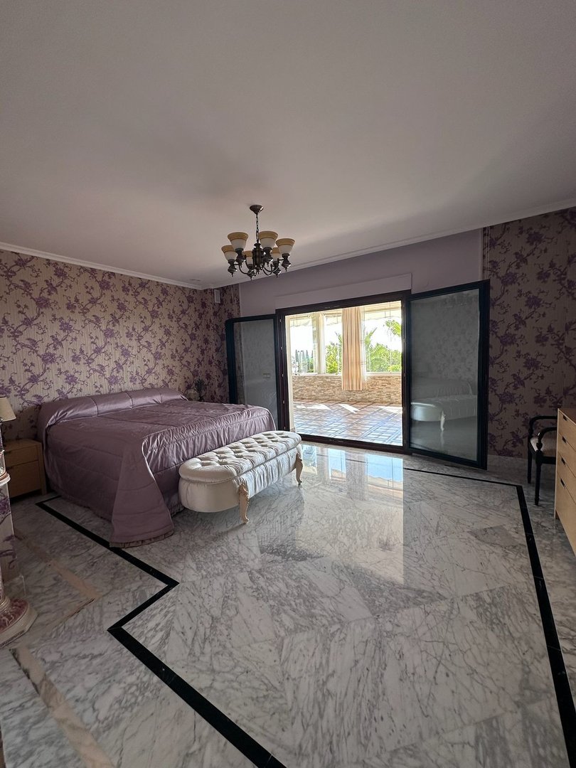 4 Bed Middle Floor Apartment in The Golden Mile