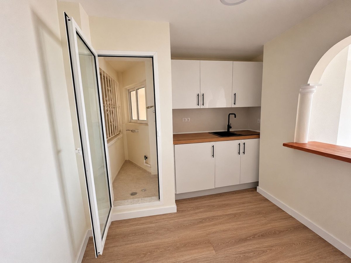 3 Bed Middle Floor Apartment in Caleta de Vélez