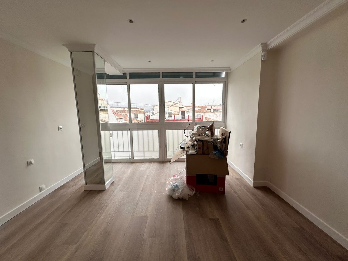 3 Bed Middle Floor Apartment in Caleta de Vélez