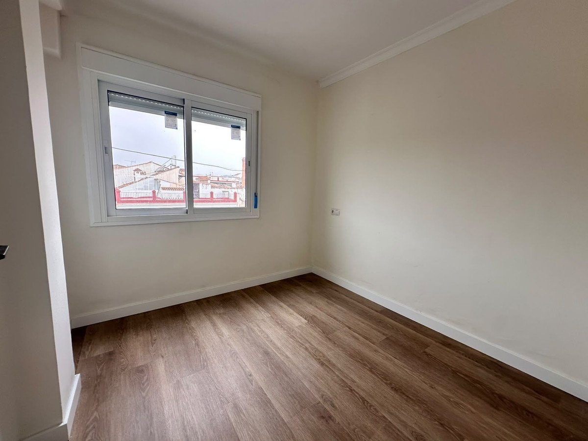 3 Bed Middle Floor Apartment in Caleta de Vélez