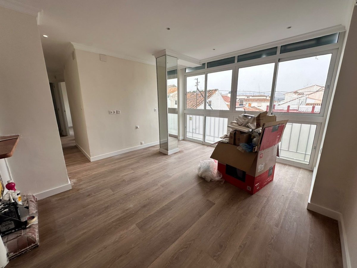 3 Bed Middle Floor Apartment in Caleta de Vélez