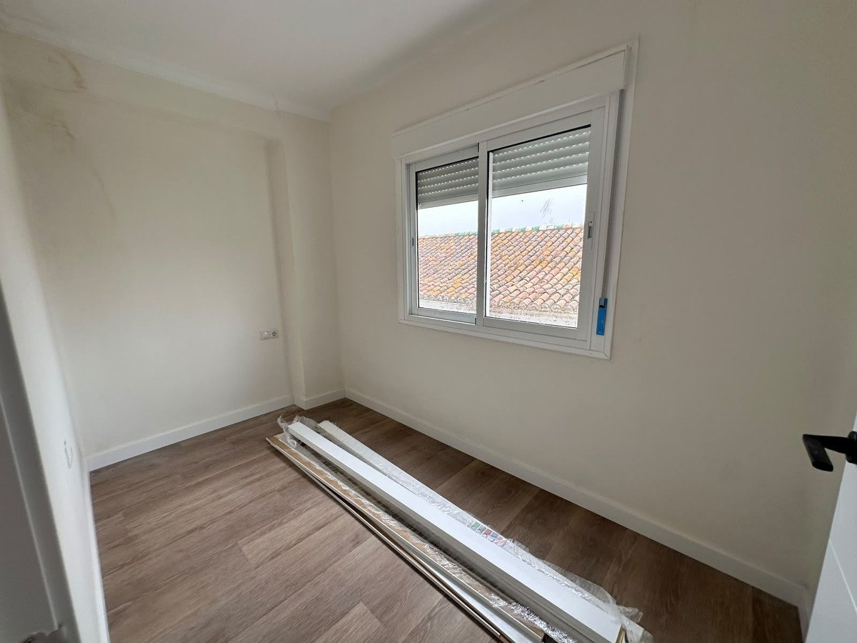 3 Bed Middle Floor Apartment in Caleta de Vélez