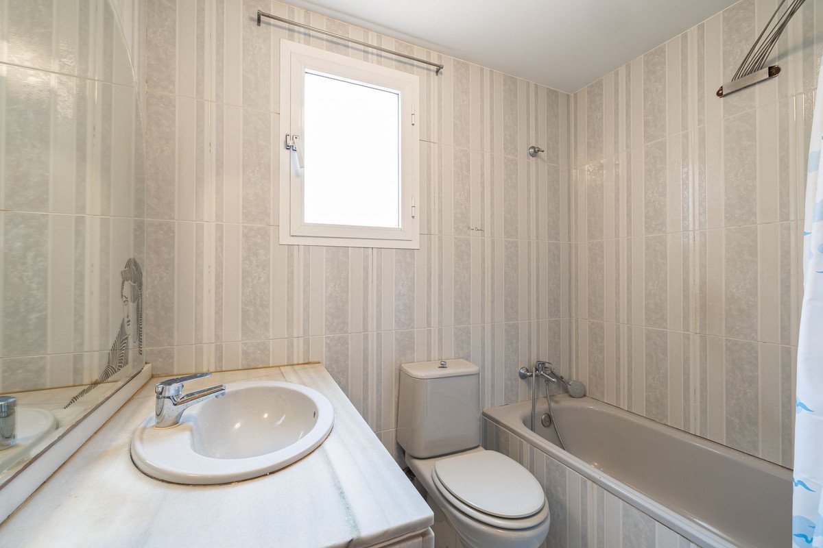 3 Bed Middle Floor Apartment in Arroyo de la Miel