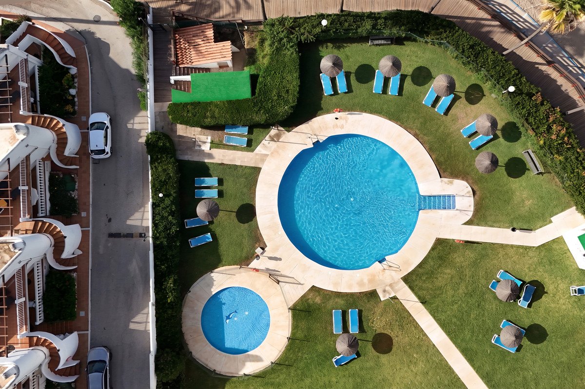 1 Bed Middle Floor Apartment in Calahonda