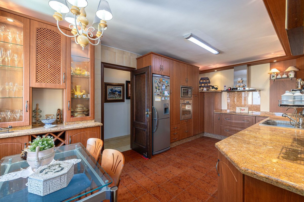 3 Bed Middle Floor Apartment in Benalmadena