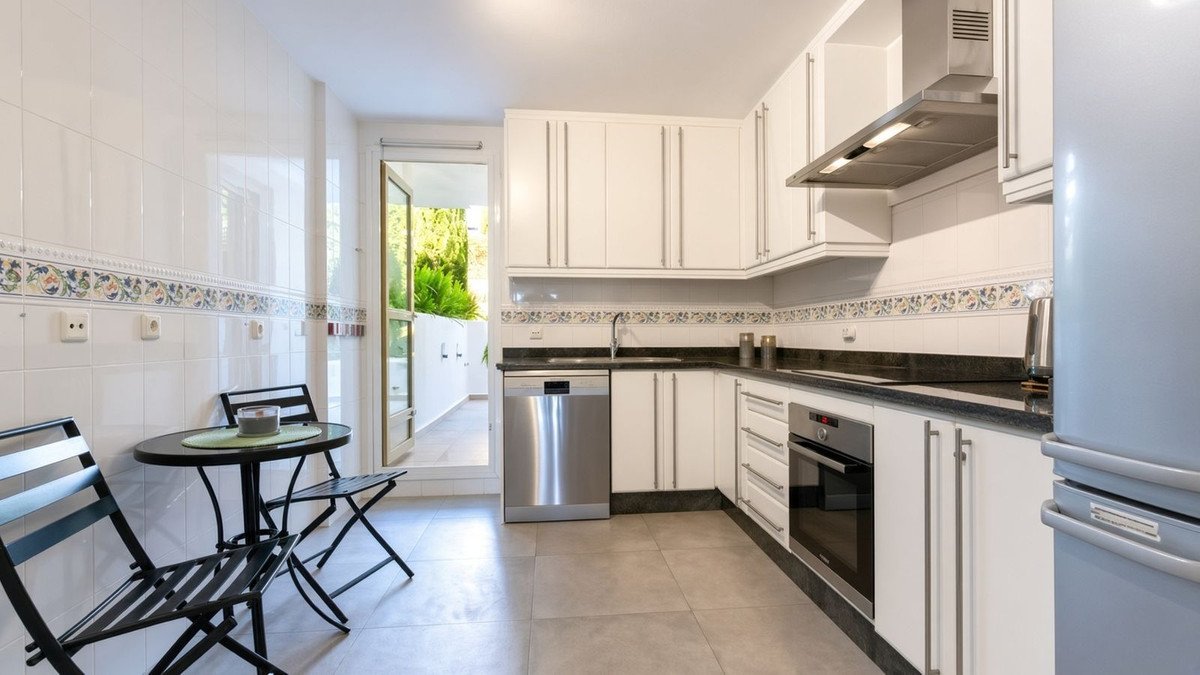 2 Bed Ground Floor Apartment in Aloha