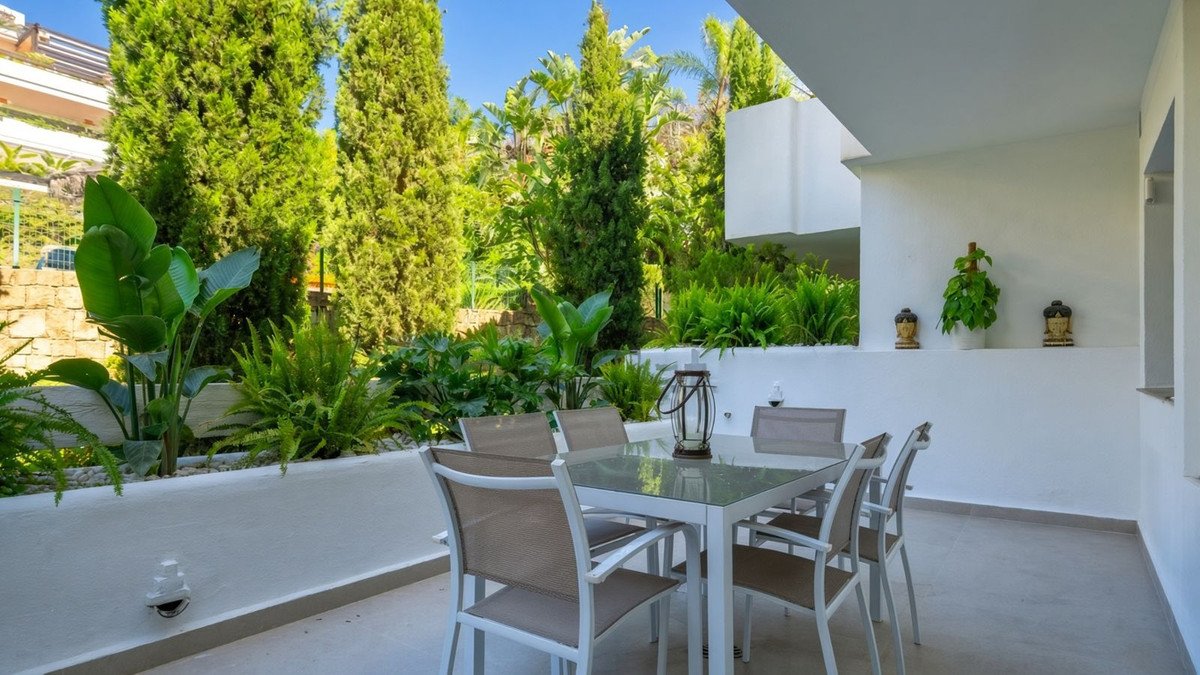 2 Bed Ground Floor Apartment in Aloha