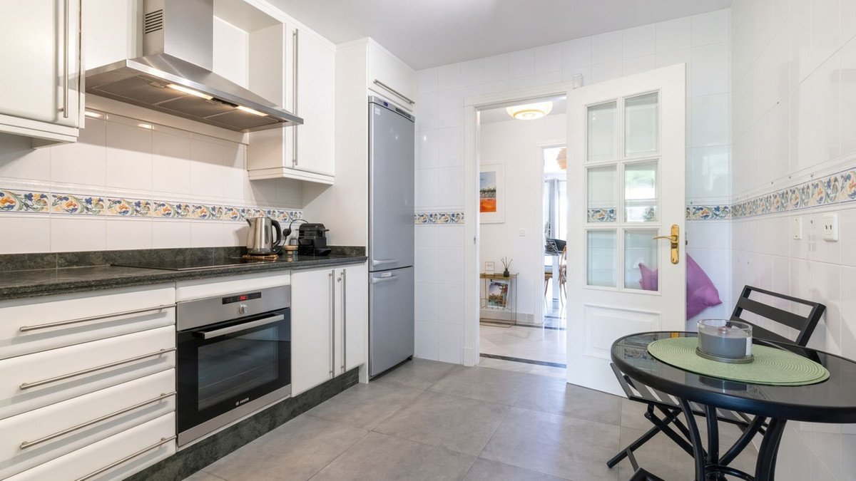 2 Bed Ground Floor Apartment in Aloha