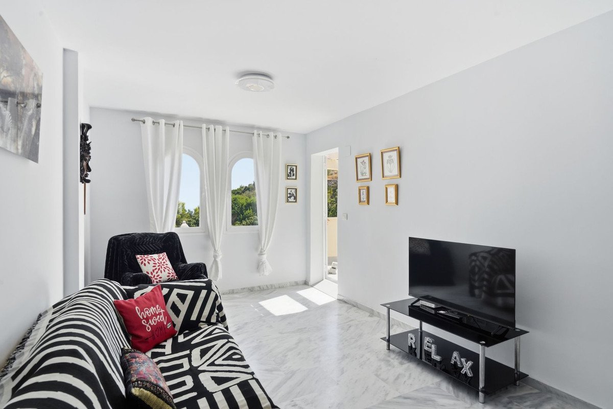 2 Bed Top Floor Apartment in Benalmadena