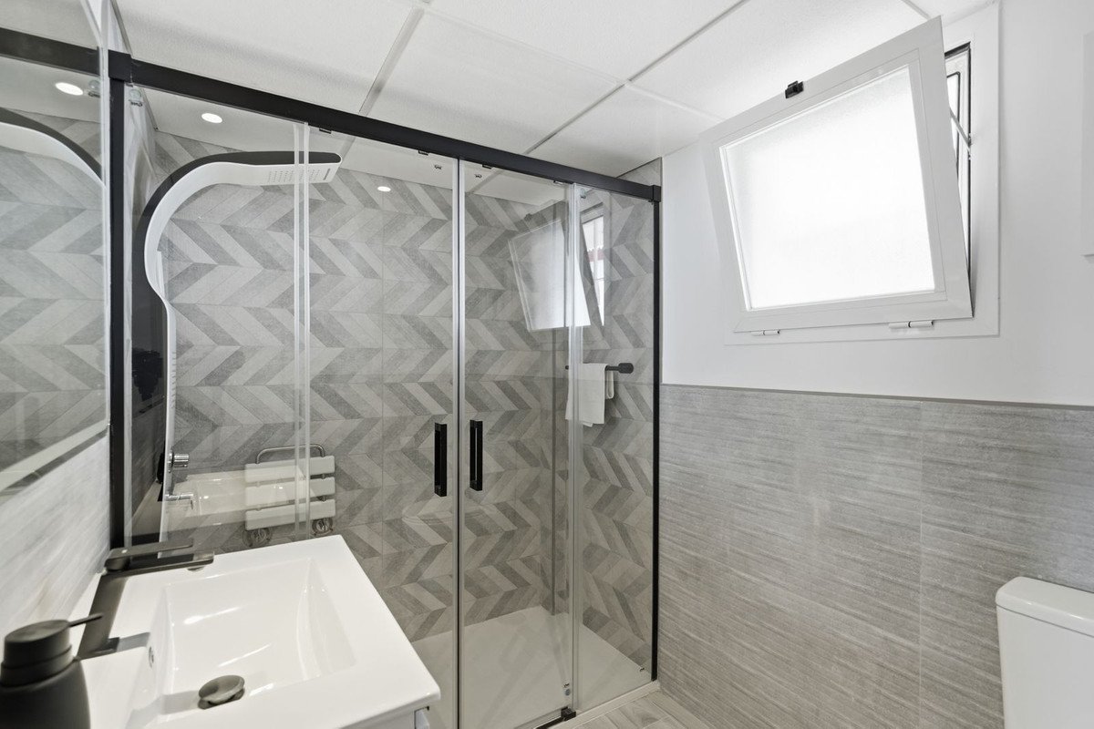 2 Bed Top Floor Apartment in Benalmadena