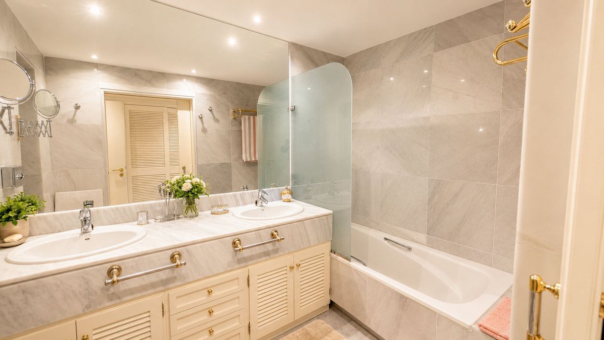 3 Bed Middle Floor Apartment in Marbella