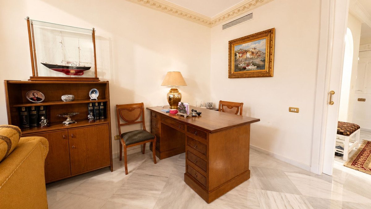 3 Bed Middle Floor Apartment in Marbella
