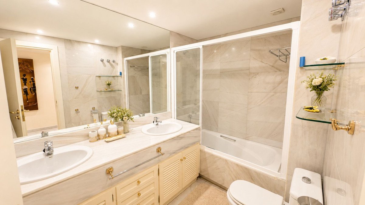 3 Bed Middle Floor Apartment in Marbella