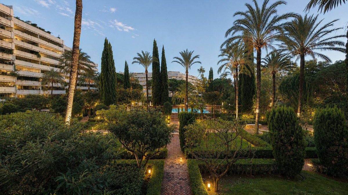 3 Bed Middle Floor Apartment in Marbella