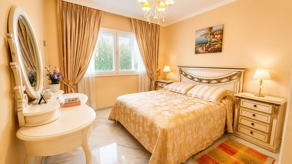 3 Bed Middle Floor Apartment in Marbella