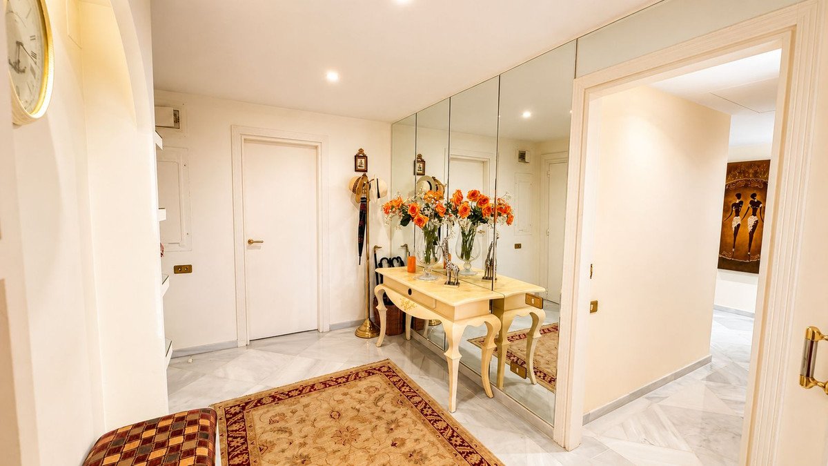 3 Bed Middle Floor Apartment in Marbella