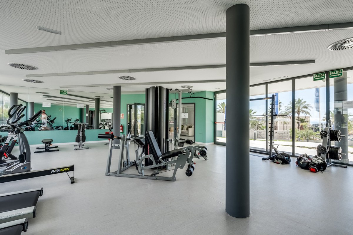 2 Bed Middle Floor Apartment in Estepona