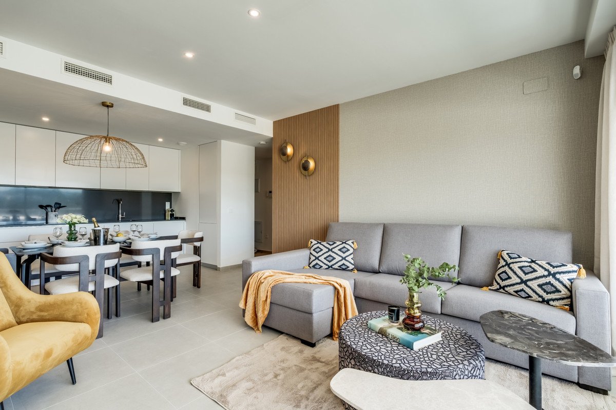 2 Bed Middle Floor Apartment in Estepona