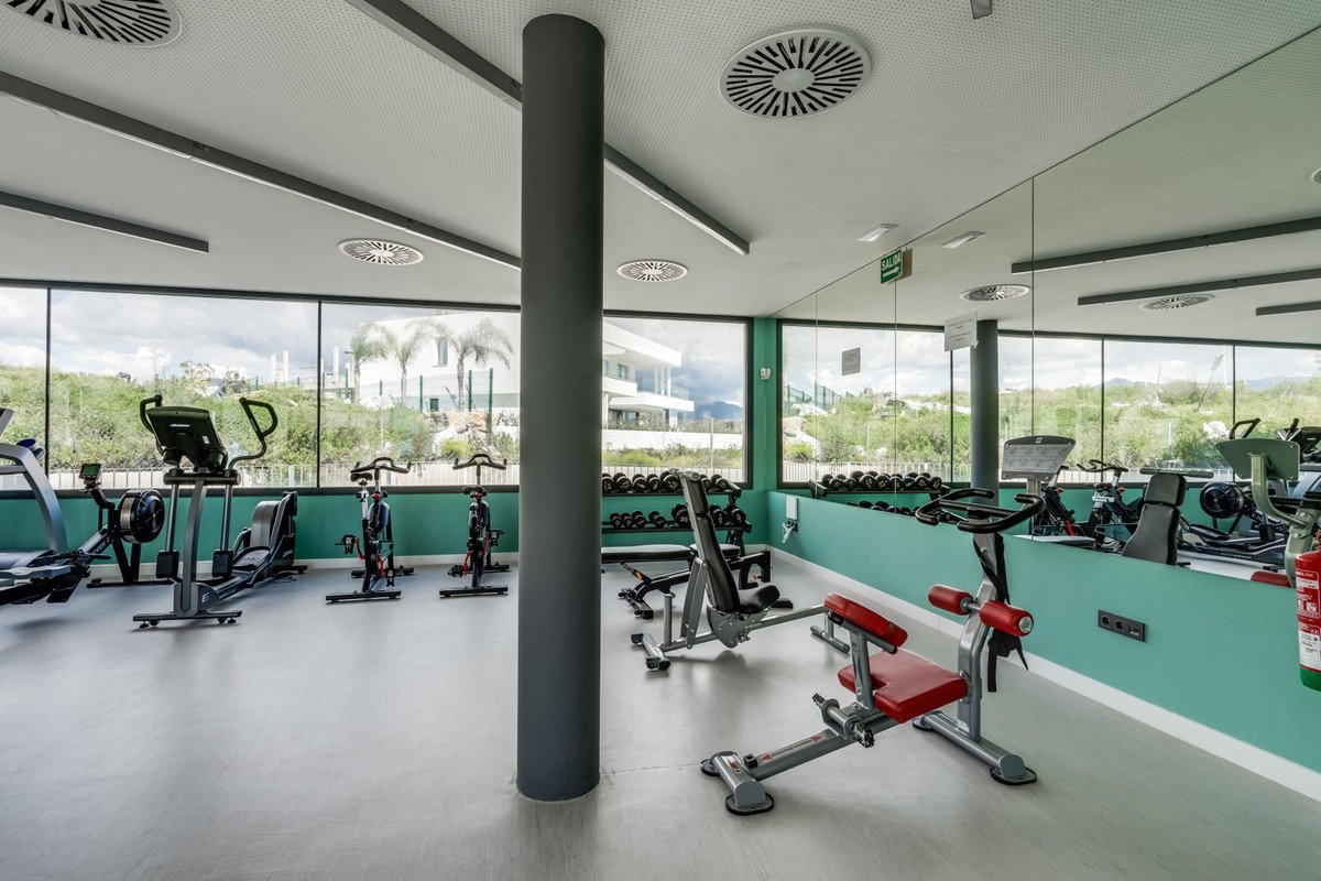 2 Bed Middle Floor Apartment in Estepona