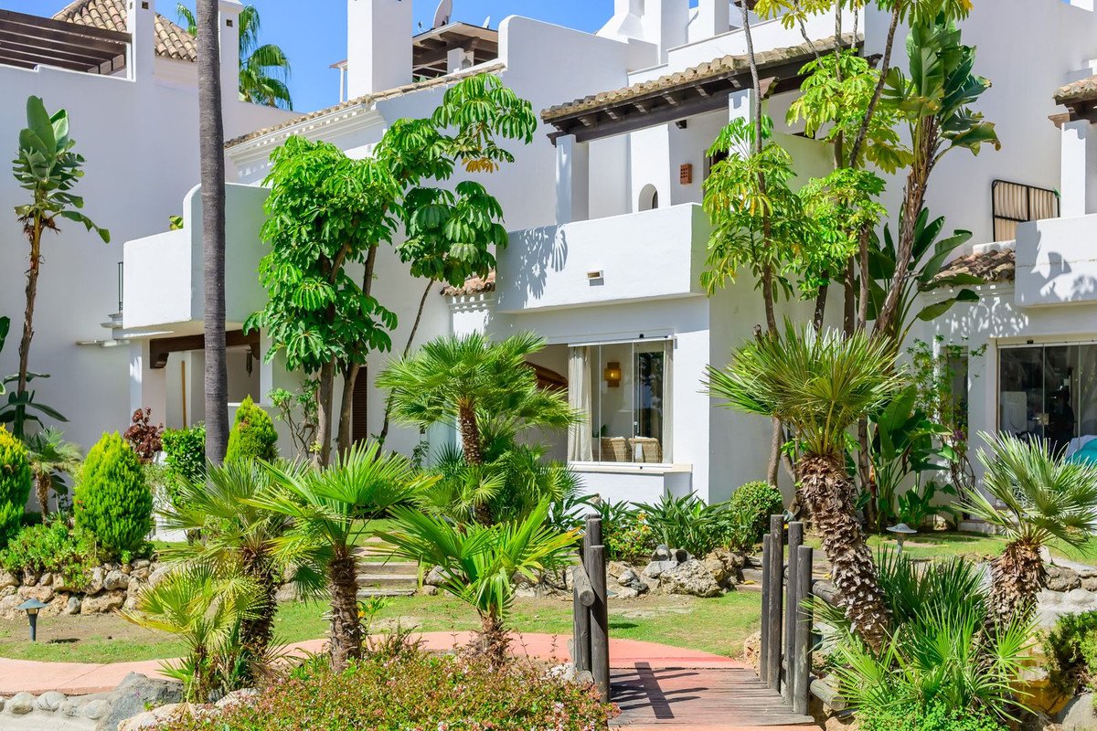 3 Bed Townhouse in El Paraiso