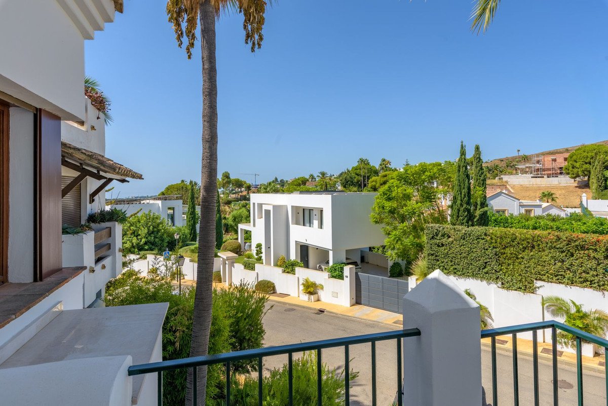 3 Bed Townhouse in El Paraiso