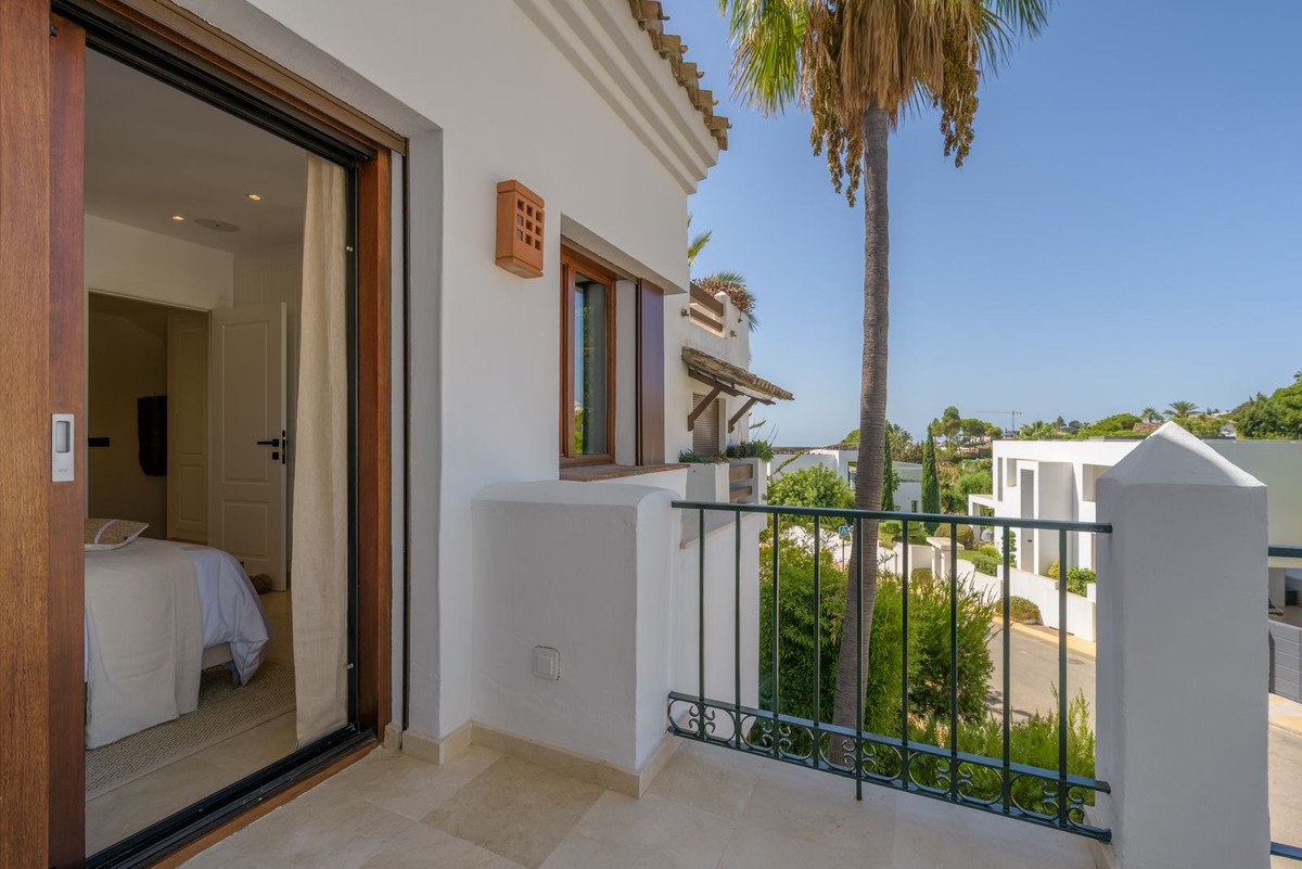 3 Bed Townhouse in El Paraiso