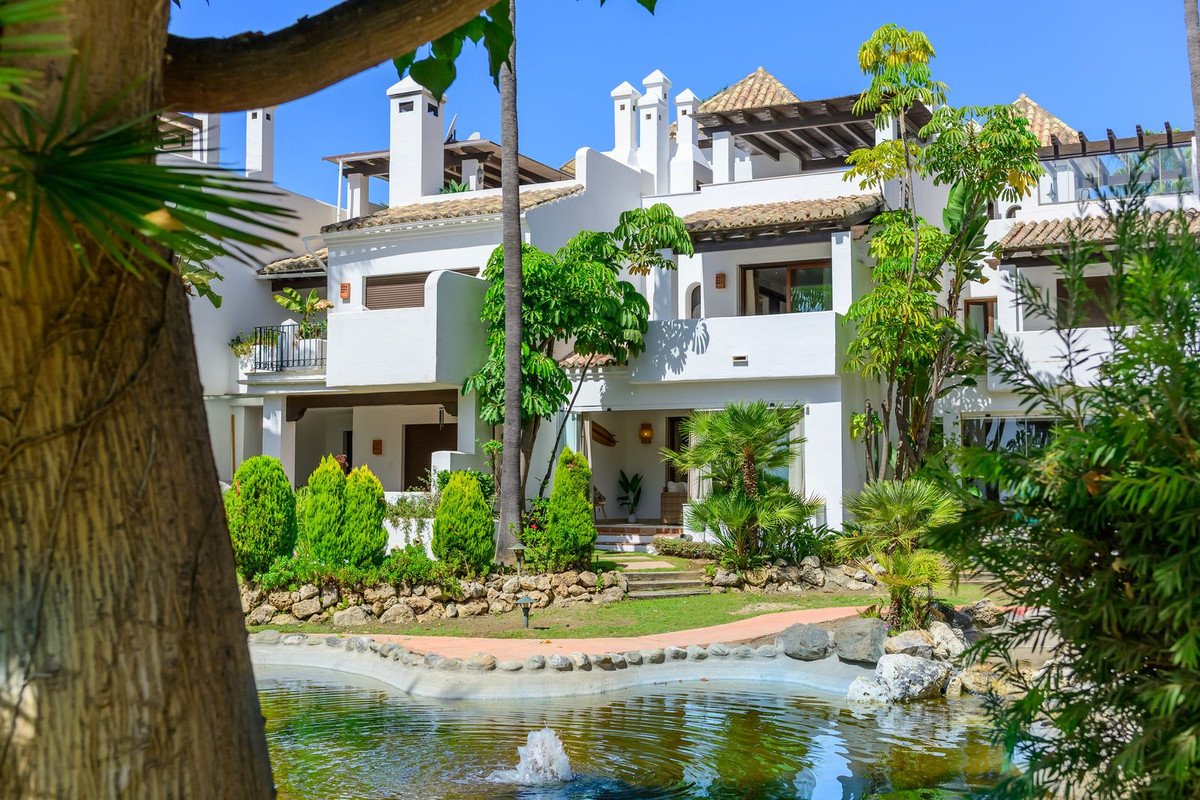 3 Bed Townhouse in El Paraiso