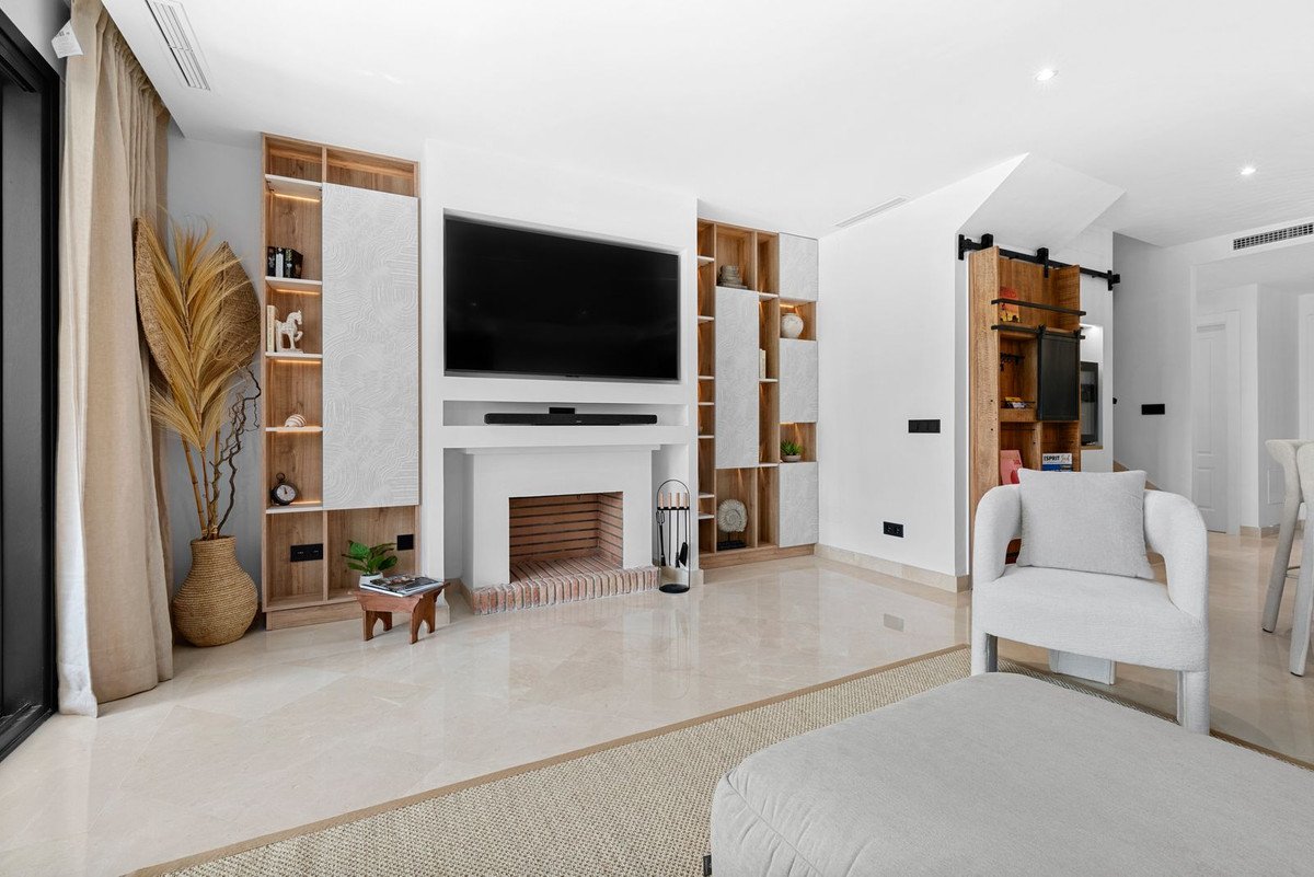 3 Bed Townhouse in El Paraiso