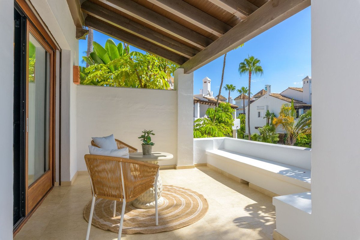 3 Bed Townhouse in El Paraiso