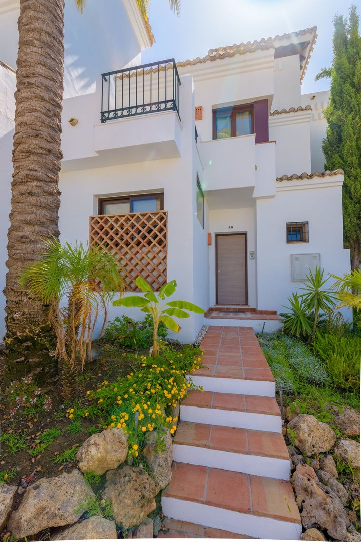 3 Bed Townhouse in El Paraiso