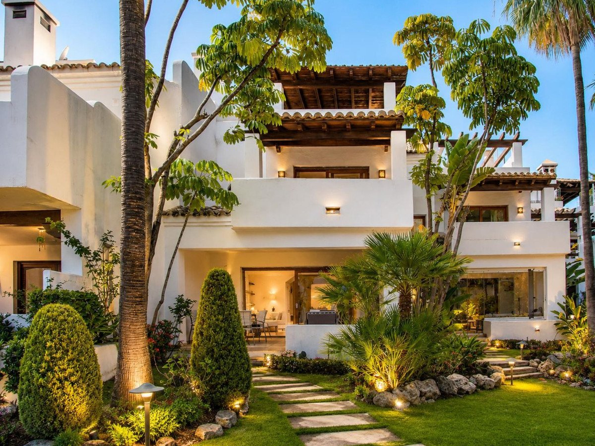 3 Bed Townhouse in El Paraiso