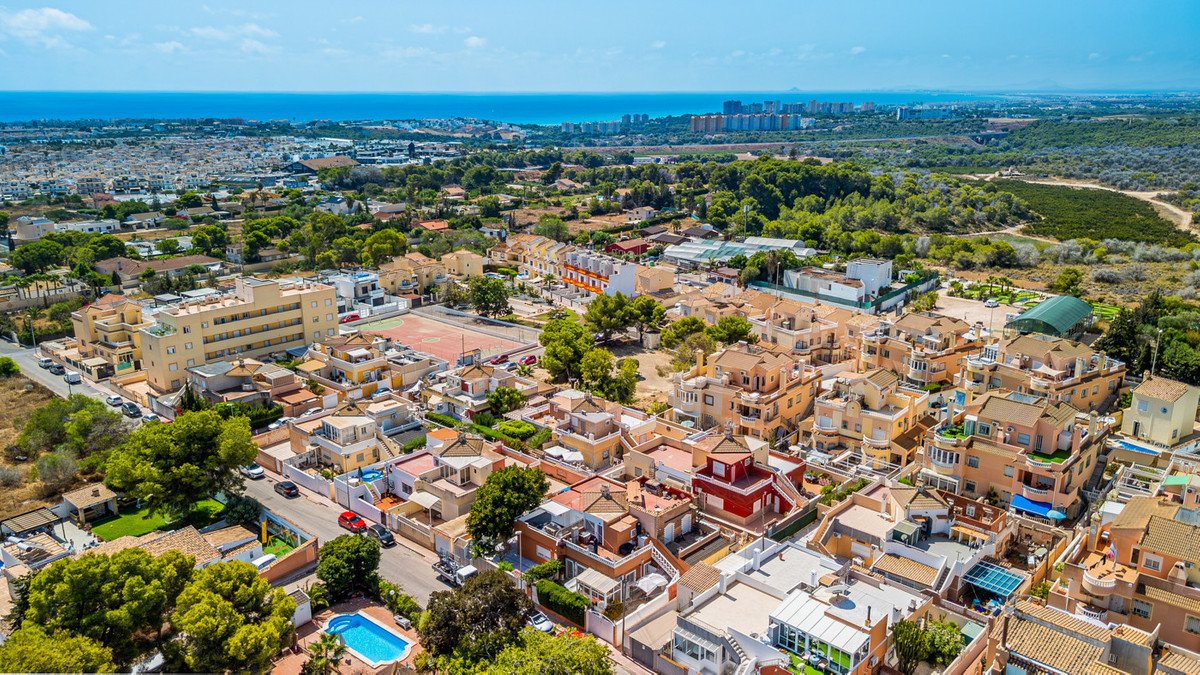 3 Bed Bungalow in Lomas de Cabo Roig