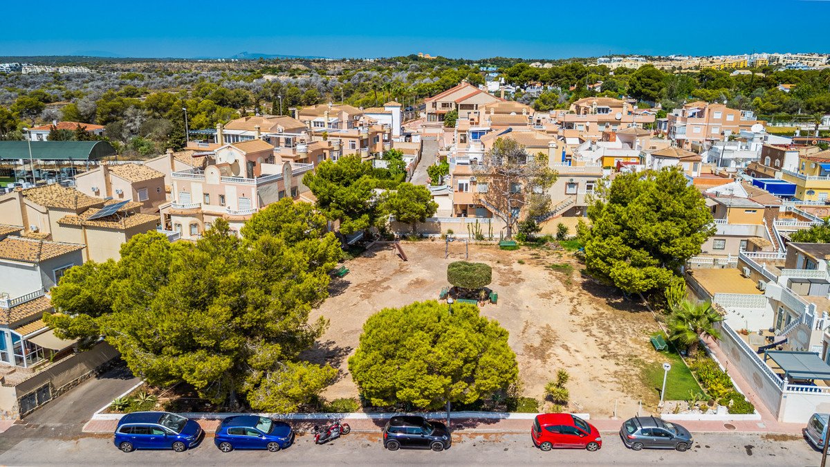 3 Bed Bungalow in Lomas de Cabo Roig