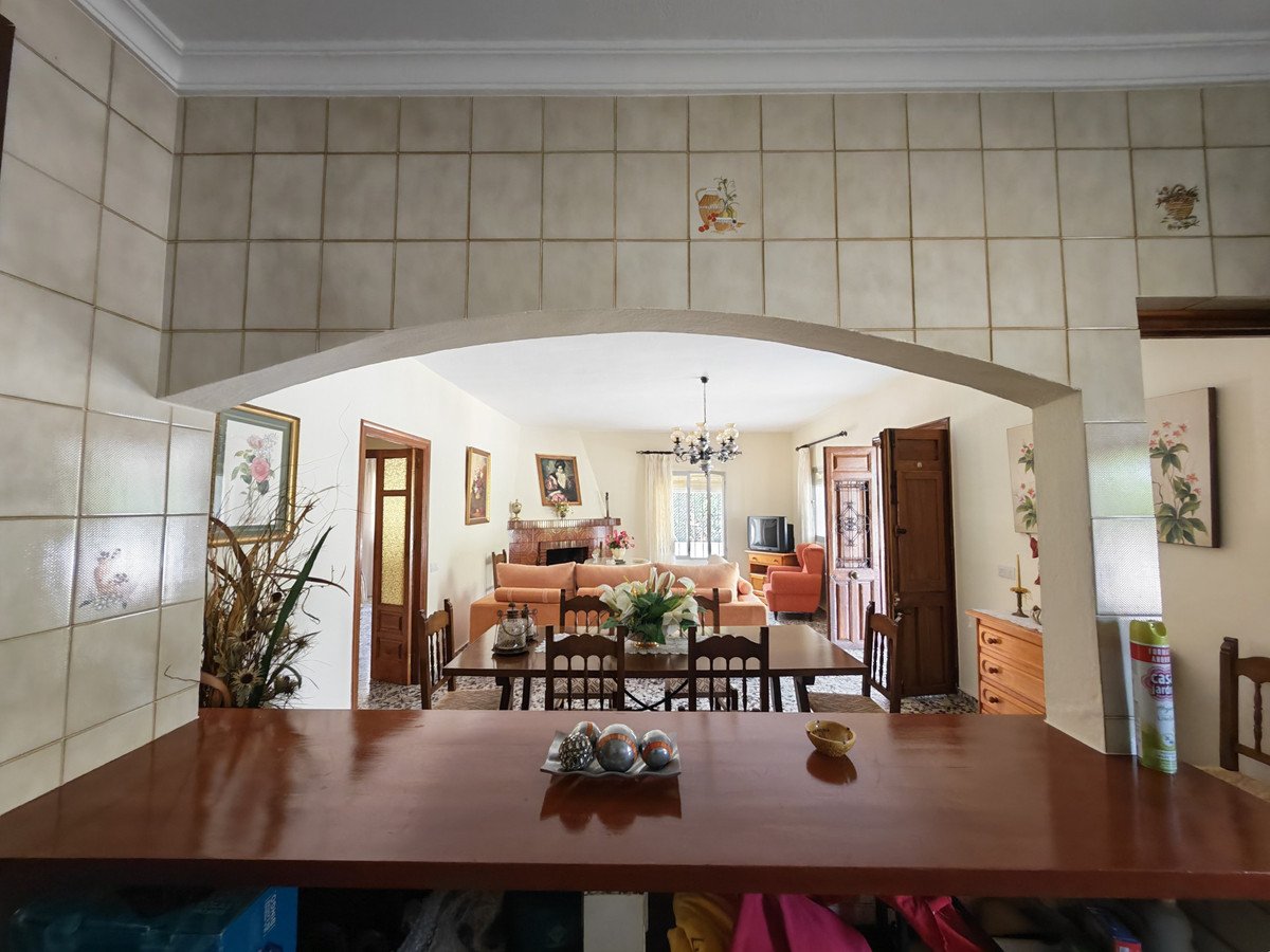 3 Bed Detached Villa in Estepona