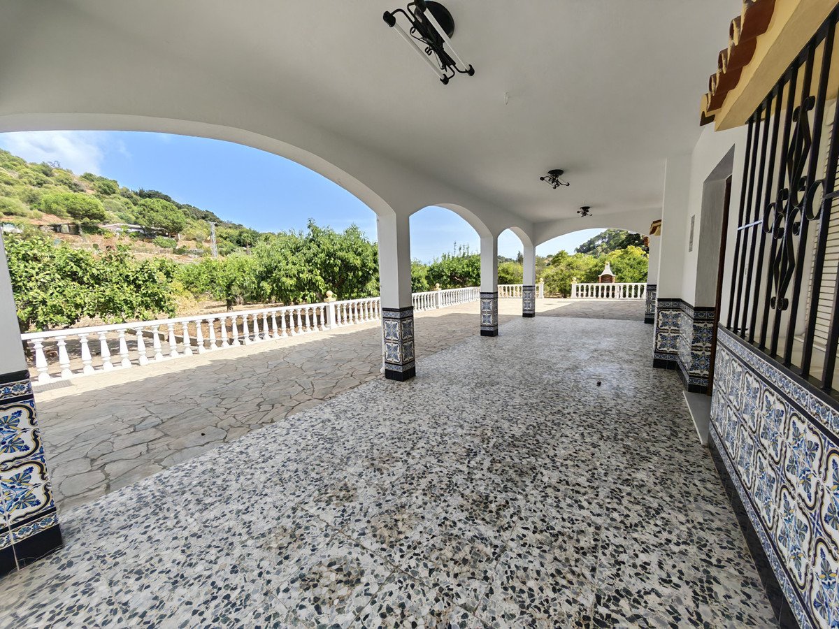 3 Bed Detached Villa in Estepona