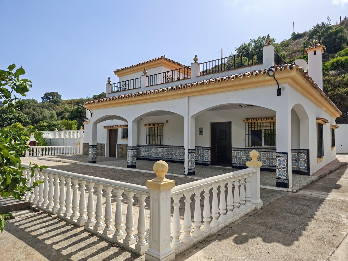 3 Bed Detached Villa in Estepona