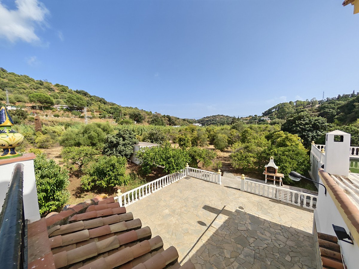 3 Bed Detached Villa in Estepona