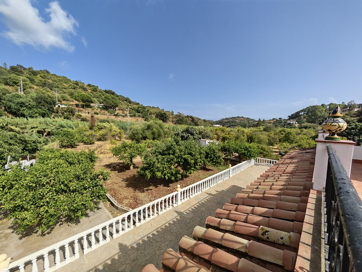 3 Bed Detached Villa in Estepona
