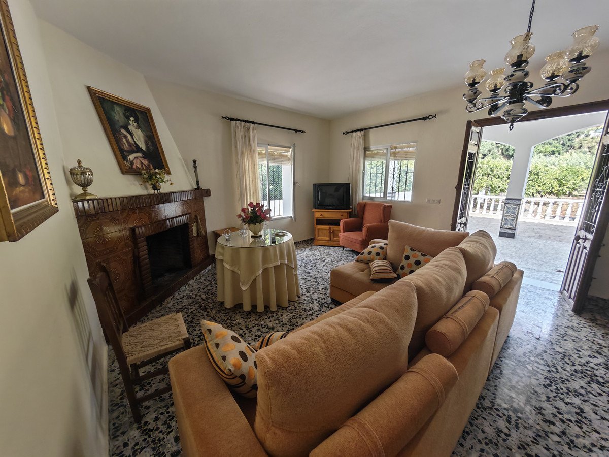 3 Bed Detached Villa in Estepona