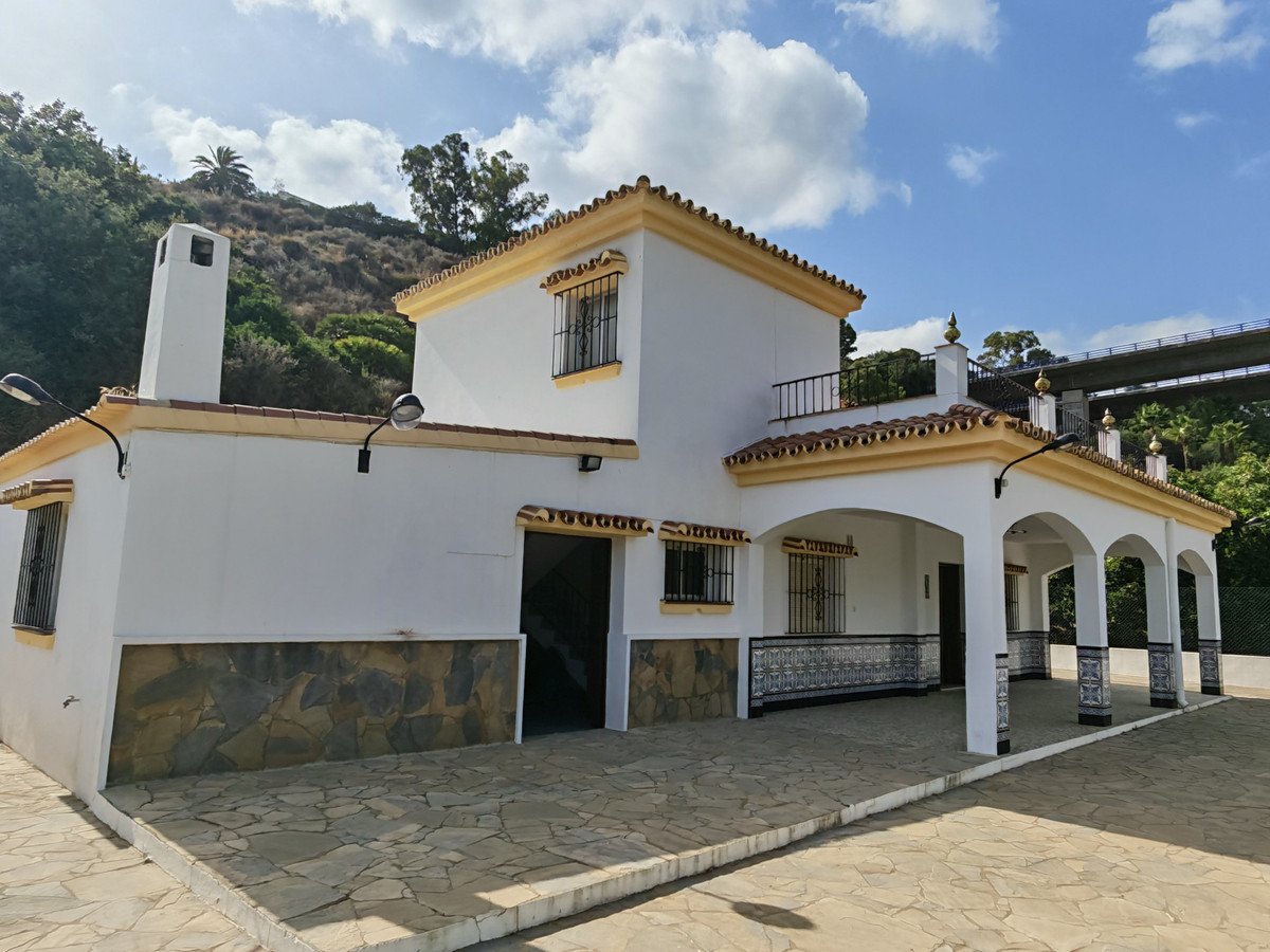 3 Bed Detached Villa in Estepona