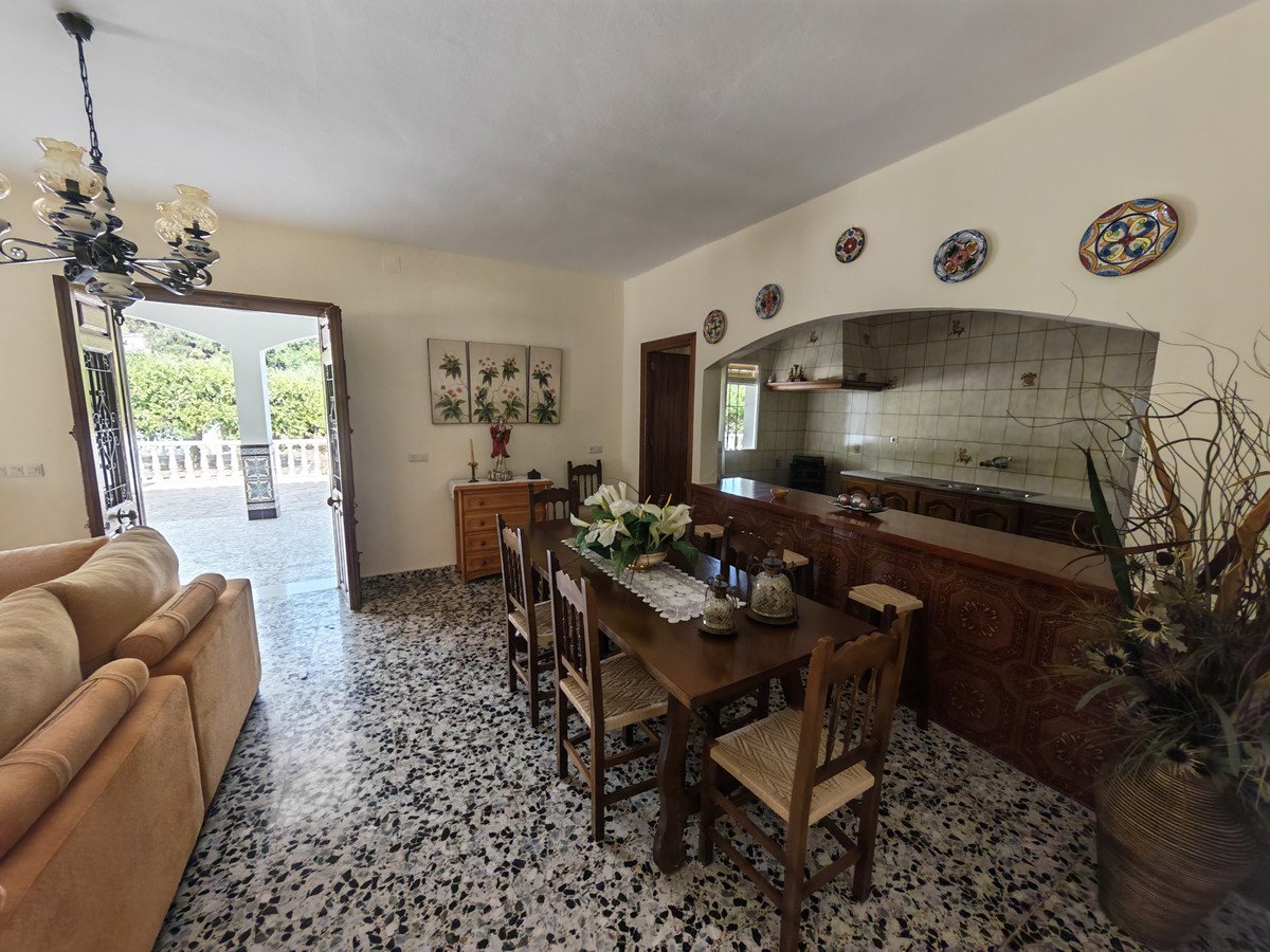 3 Bed Detached Villa in Estepona