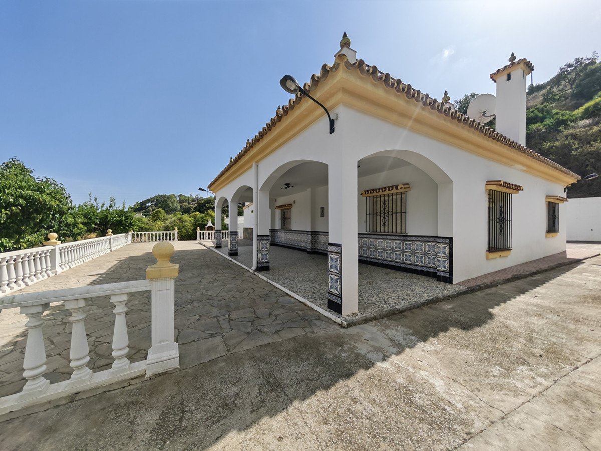 3 Bed Detached Villa in Estepona