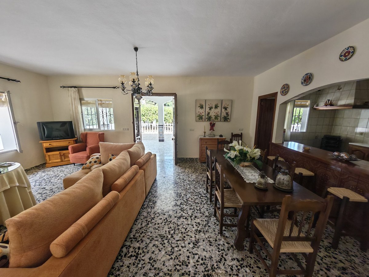 3 Bed Detached Villa in Estepona